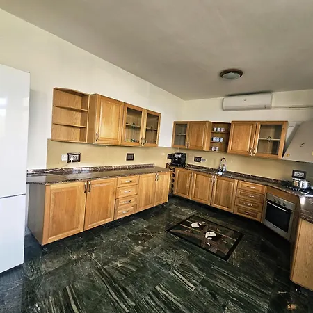 Spacious Swieqi For Families Groups Close To Paceville And St Julians *