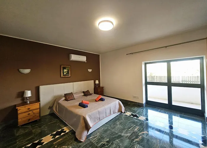 Spacious Swieqi For Families Groups Close To Paceville And St Julians וילה Is-Swieqi